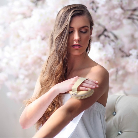 Daily Concepts MASSAGE BRUSH - Picture 4 of 11